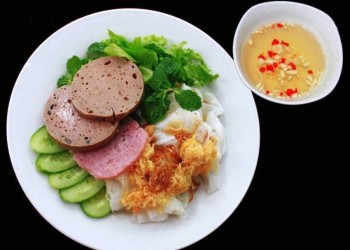 Bánh ướt chả bò Phú Yên: Đối đầu hấp dẫn với bánh hỏi lòng heo