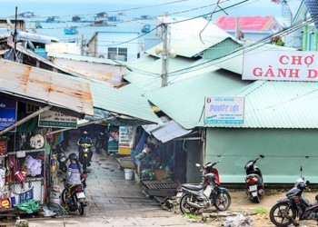 Chợ Gành Dầu Phú Quốc: Nét bình yên của miền quê Bắc đảo, nơi lưu giữ văn hóa bản địa và nét đẹp hoang sơ.