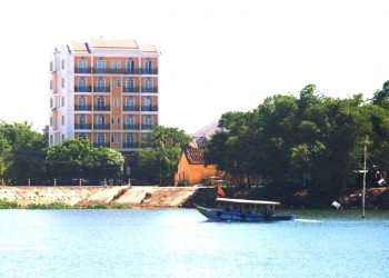 Royal Riverside Hotel – Khách sạn 4 sao sang trọng bên dòng sông Thu Bồn