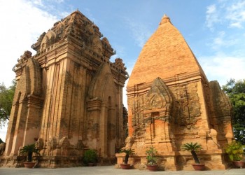 Tháp Bà Ponagar Nha Trang: Kiến trúc độc đáo của người Chăm Pa cổ đại