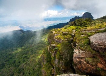 Trekking Pha Luông 2N1Đ: Hành trình chinh phục đỉnh núi, khám phá vẻ đẹp hoang sơ với kinh nghiệm chi tiết và an toàn.