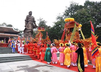 Lễ hội Gò Đống Đa: Kỷ niệm chiến thắng vang dội của dân tộc Việt Nam, tưởng nhớ công lao các vị anh hùng, khơi dậy lòng tự hào dân tộc.