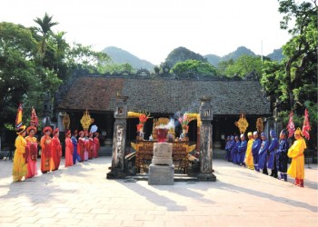 Hoa Lư Ninh Bình: Nét đẹp văn hóa cố đô tỏa sáng trong lễ hội