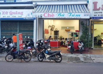 Chè bà Tám: Hương vị tuổi thơ, ký ức ngọt ngào len lỏi trong từng muỗng chè.