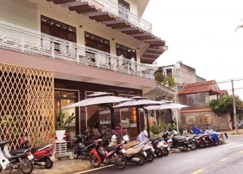 Hiro Cafe: Góc Nhật Bản bình yên giữa lòng Bảo Lộc mộng mơ, nơi bạn tìm thấy sự thư giãn và tinh thần Nhật Bản.