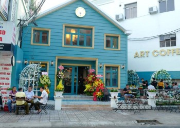 Art Coffee Shop: Nơi Nghệ Thuật Gặp Gỡ Cái Đẹp Của Việc Uống Cà Phê