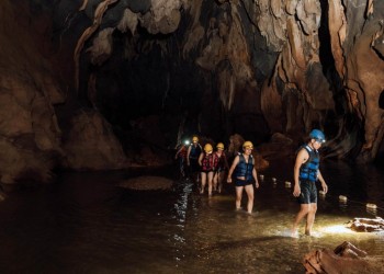 Khám phá Vườn Quốc gia Phong Nha: Hành trình 1 ngày trọn vẹn trải nghiệm thiên nhiên hùng vĩ, hang động kỳ bí và văn hóa bản địa độc đáo.