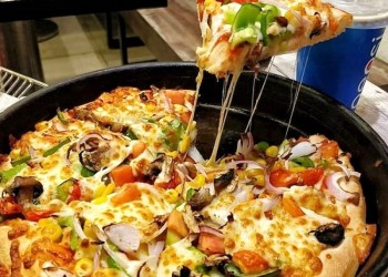 Bí quyết níu chân khách của Quán Pizza Candle: Nơi hương vị và không gian hòa quyện