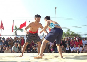 Hội vật truyền thống Quảng Bình: Rộn ràng khai xuân năm mới