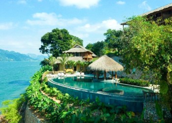 Bakhan Resort: Nơi ẩn mình giữa thiên nhiên hùng vĩ, mang đến trải nghiệm nghỉ dưỡng độc đáo.