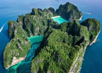 Koh Phi Phi: Viên ngọc quý của thiên nhiên Thái Lan, điểm đến lý tưởng cho kỳ nghỉ dưỡng mơ ước.