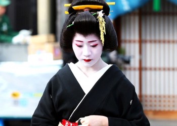 Geisha Nhật Bản: Vẻ đẹp thanh lịch trong Kimono truyền thống