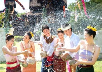 Songkran 2024: Rực rỡ sắc màu văn hóa Thái Lan trong lễ hội té nước