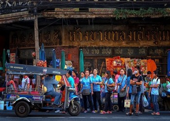 Tuk Tuk: Nét Rực Rỡ Tỏa Sáng Trên Đường Phố Thái Lan