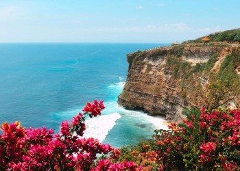 Uluwatu: Bức tranh rực rỡ sắc màu trên thiên đường Bali