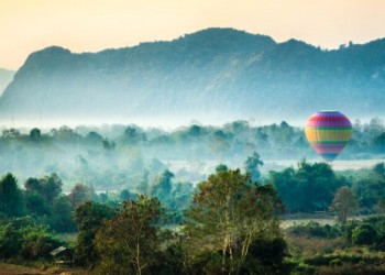 Khám phá Lào: Hành trình về xứ sở triệu voi, nơi thiên nhiên hoang sơ và văn hóa độc đáo hòa quyện.