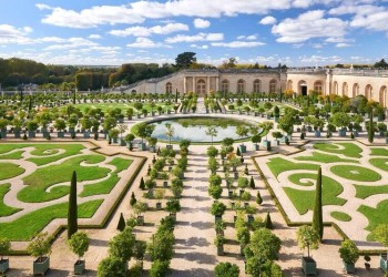 Versailles: Kiệt tác kiến trúc Pháp thời phong kiến, một minh chứng cho quyền lực và sự xa hoa.