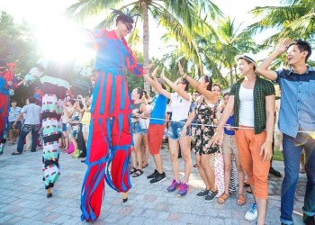 Carnival VinWonders Nha Trang: Lễ hội đường phố rực rỡ sắc màu, điểm vui chơi hấp dẫn tại Nha Trang