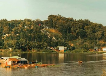 Lưng Chừng Mây: Nơi Cà Phê Thơ Mộng, Bình Yên Giữa Núi Rừng