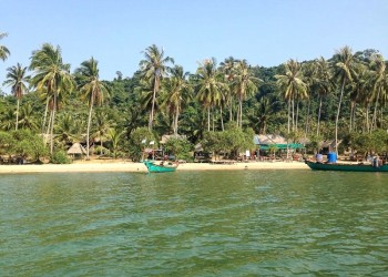 Sống chậm tại Kampot, thị trấn sầu riêng yên bình ở Campuchia: Khám phá vẻ đẹp thanh bình và hương vị độc đáo của vùng đất này.