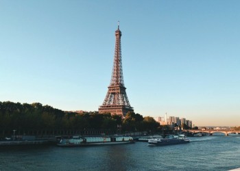 Tháp Eiffel: Biểu tượng kiêu hãnh của Paris lãng mạn