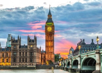 Big Ben trầm mặc bên dòng Thames: Biểu tượng bất biến của London