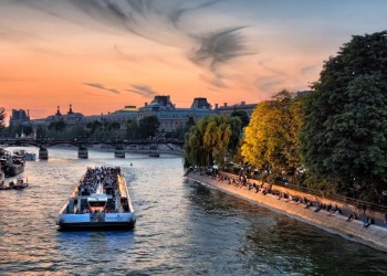 Dạo chơi lãng mạn trên dòng Seine thơ mộng: Khám phá vẻ đẹp Paris