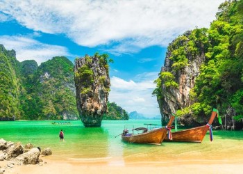 Vịnh Phang Nga: Nơi biển cả và bầu trời Thái Lan hòa quyện, một khung cảnh thiên nhiên hùng vĩ.