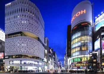 Ginza: Thiên đường mua sắm bậc nhất Nhật Bản, nơi hội tụ tinh hoa thời trang và ẩm thực.