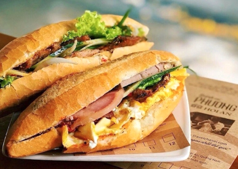 Bánh mì Phượng giòn, nhân đầy ụ, thơm ngon.