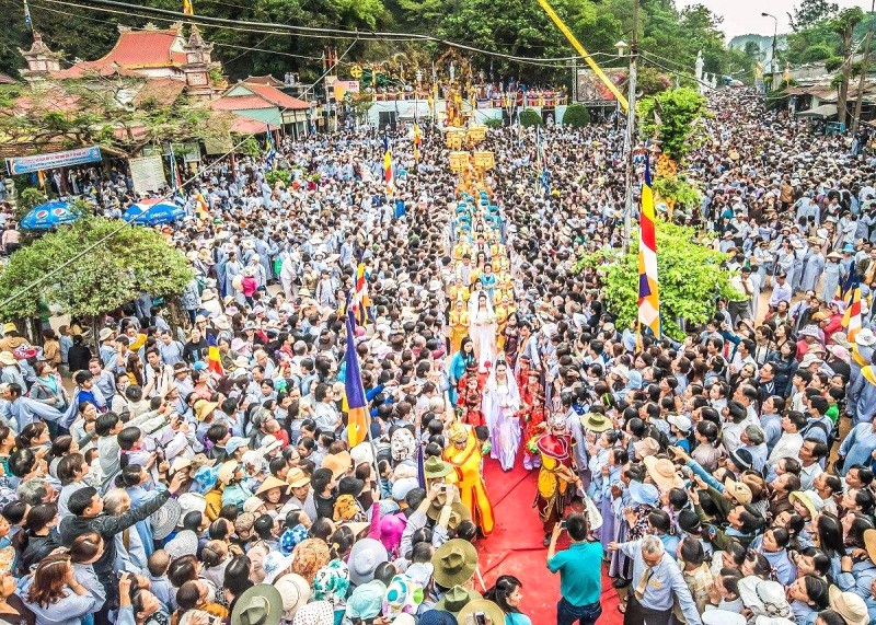 Lễ hội Quan Thế Âm Ngũ Hành Sơn, Đà Nẵng, giúp du khách khám phá lịch sử Phật giáo Việt Nam và nét đẹp văn hóa nghệ thuật độc đáo.