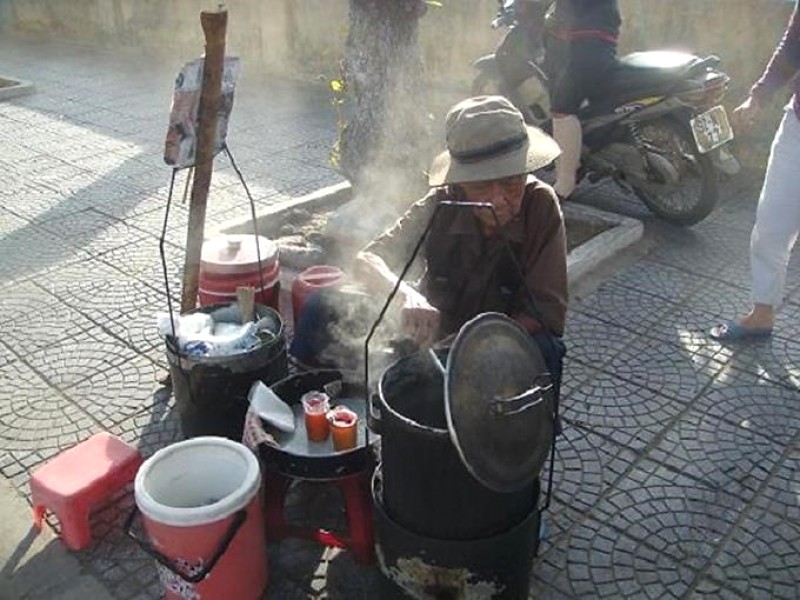 Ông gánh hàng, hình ảnh quen thuộc phố phường.