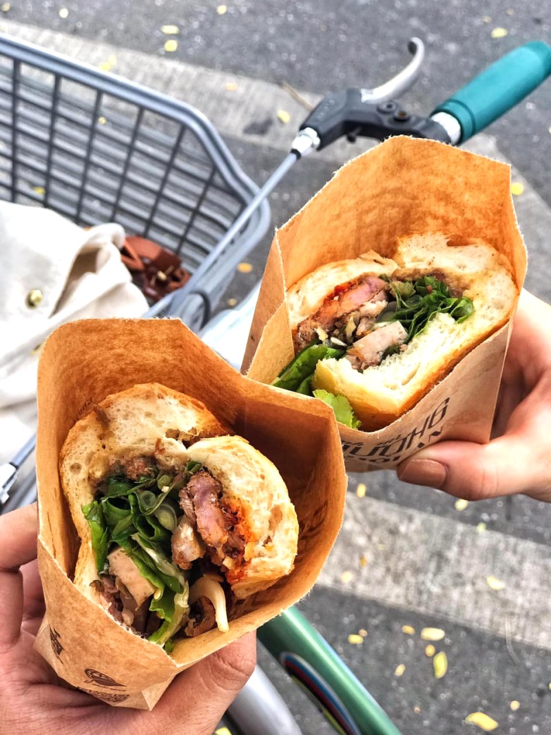 Bánh mì Phượng: Nổi tiếng khắp nơi.