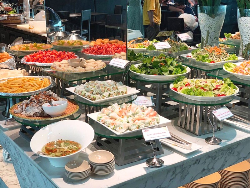 Salad bar đa dạng món khai vị