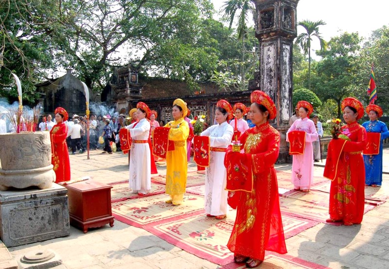 Lễ hội Hoa Lư diễn ra trang trọng.