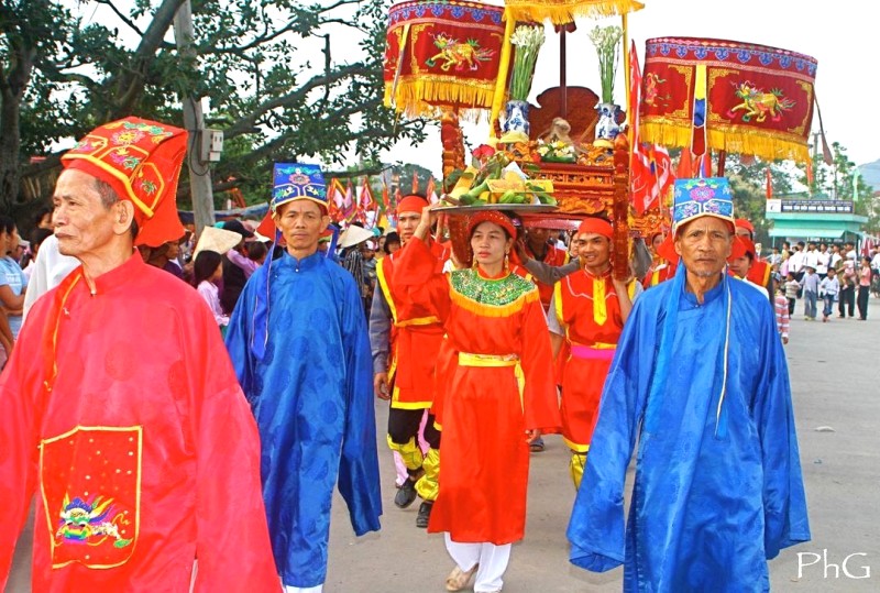 Lễ hội Hoa Lư thu hút đông đảo du khách và người dân địa phương. (Ảnh: @philguy34)