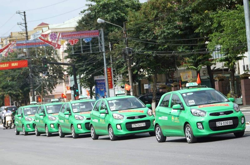 Cẩn trọng với taxi dù và chặt chém, hãy chọn hãng uy tín.