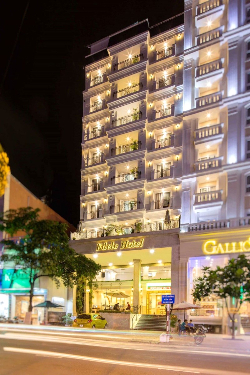 Edele Hotel - vẻ đẹp nguy nga như lâu đài.