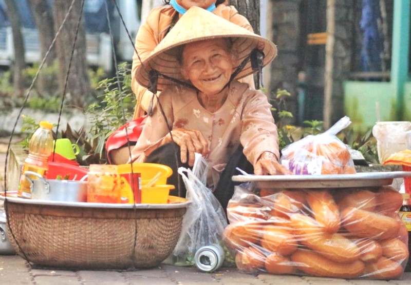 Bỏ lỡ gánh bánh mì thịt rẻ nhất Việt Nam ở Bình Dương là điều đáng tiếc!