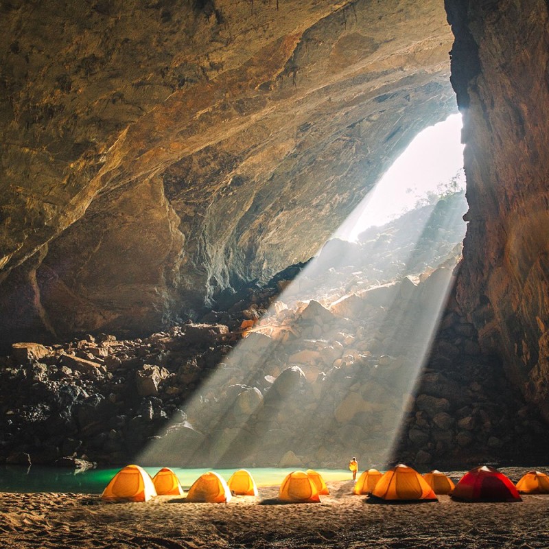 Hang Én Quảng Bình, nắng chiều soi dòng suối mộng mơ.