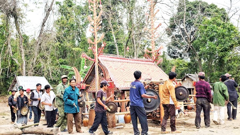 Lễ Pơ Thi (bỏ mả) Buôn Ma Thuột là lễ hội tâm linh truyền thống của người Gia Rai, đã có từ hơn 100 năm, nhằm đưa tiễn người đã khuất sang thế giới mới.