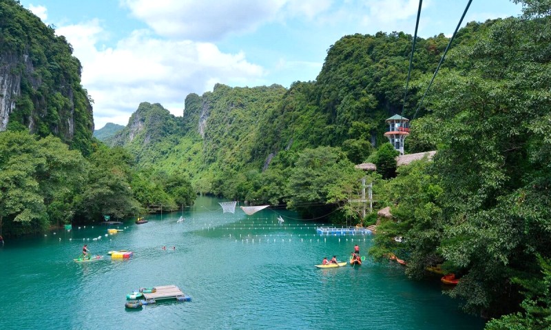 Sông Chày - Hang Tối: Xanh mát ngút ngàn.