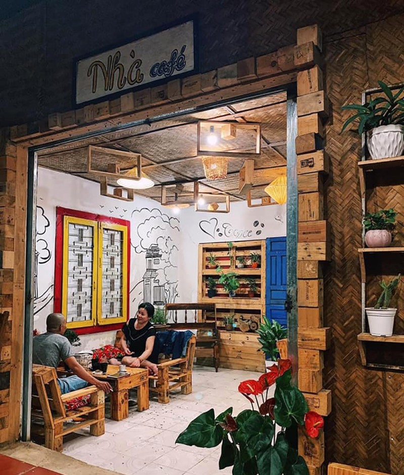 Góc nhỏ xinh xắn tại Nhà Coffee, Kon Tum.