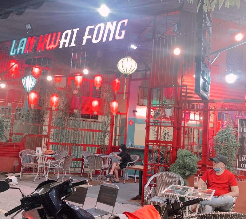 Lan Kwai Fong CT - Lan Quế Phường thu nhỏ giữa lòng Cần Thơ, với phong cách Hồng Kông rực rỡ, đậm chất thế kỷ 20.