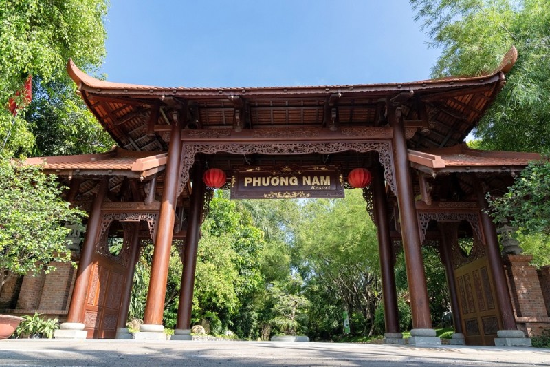 Cổng Phương Nam cổ kính chào đón du khách.