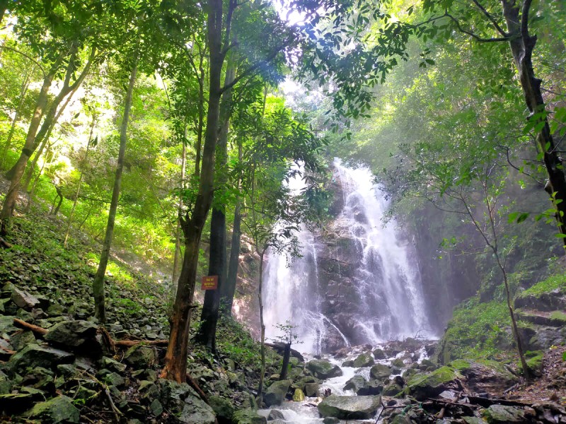 Thác Khỉ: Huyền bí, hùng vĩ.