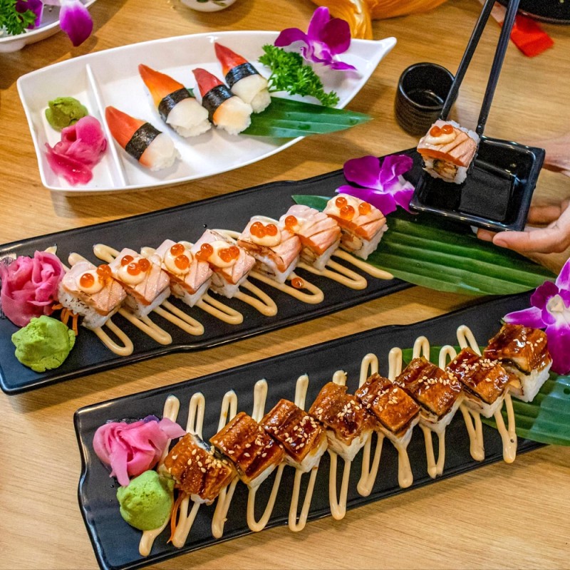 Sushi Akira Đồng Xoài: Tinh tế, đẹp mắt bởi bàn tay tài hoa của đầu bếp.