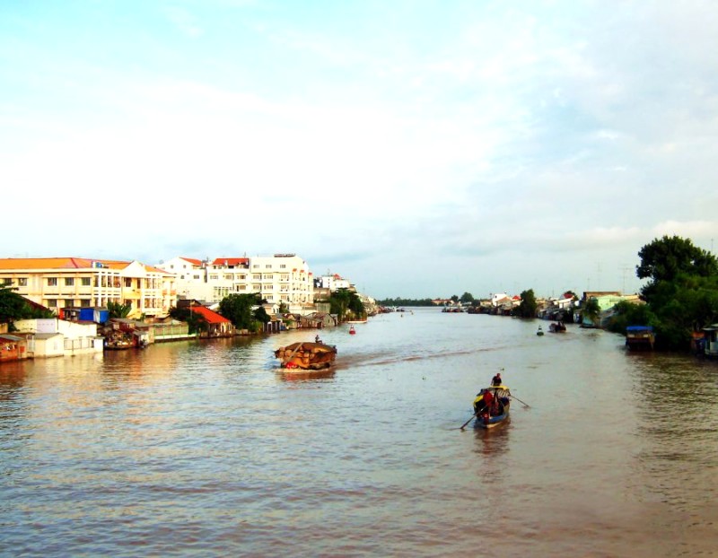 Sông Long Hồ Vĩnh Long chiều êm ả.