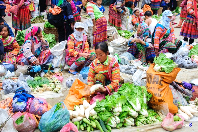 Chợ phiên Xí Mần: Muôn sắc màu rực rỡ, họp thứ 7 thuận tiện cho du khách. (Ảnh: Hachi8)