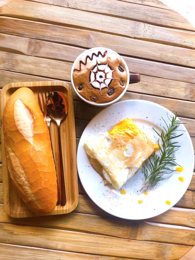 Bánh mì ốp la & capuchino - Bắt đầu ngày mới đầy năng lượng!